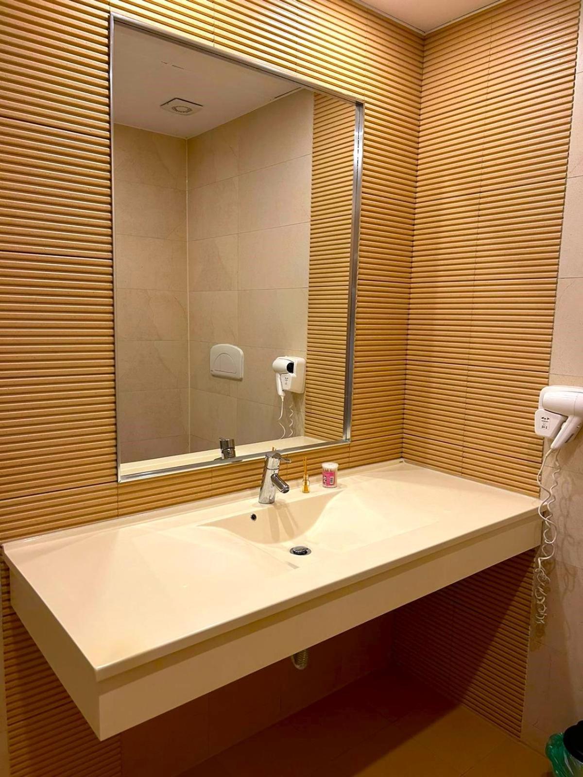 Yamaluxe Apartments - Silent & Warm With Many Facilities بوخارست المظهر الخارجي الصورة