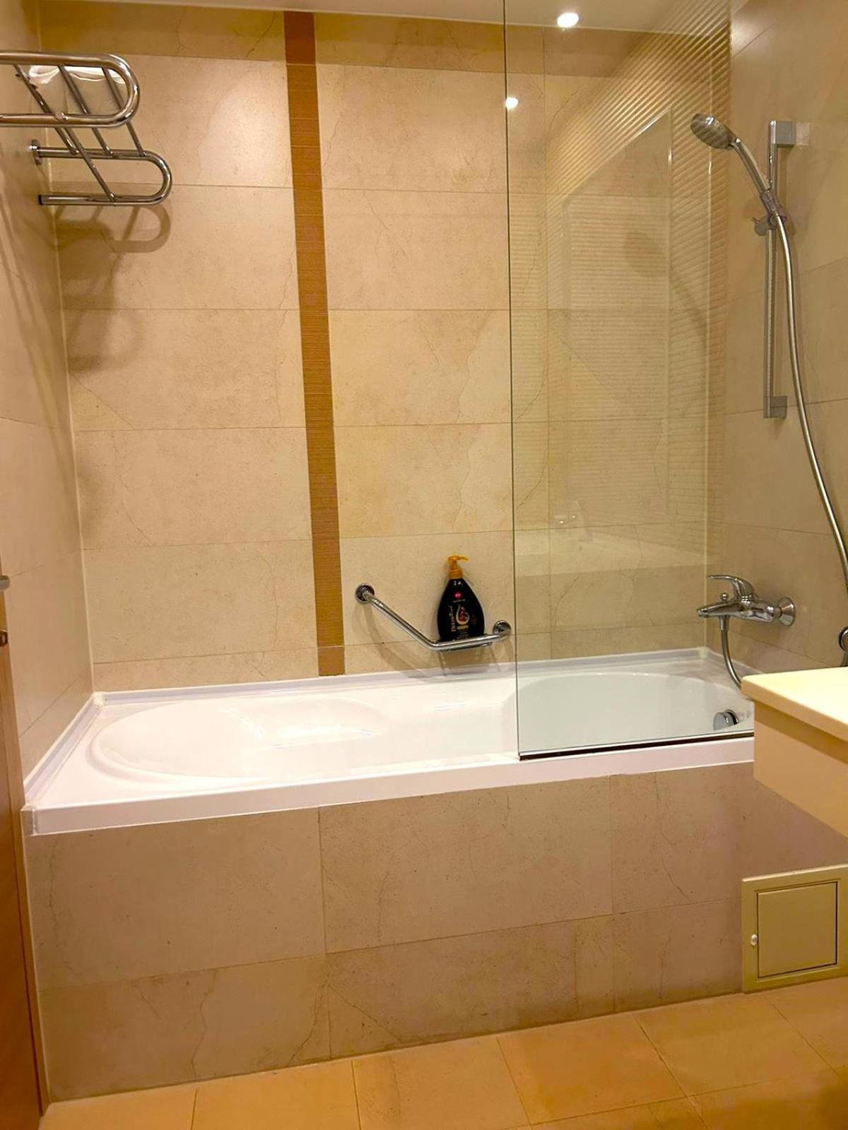 Yamaluxe Apartments - Silent & Warm With Many Facilities بوخارست المظهر الخارجي الصورة
